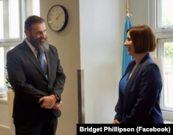 Оксен Лісовий та Бріджит Філліпсон