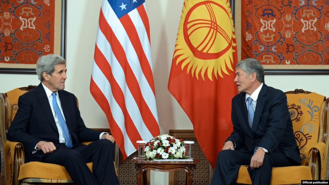 U.S. Secretary of State John Kerry (left) met with Kyrgyz President Almazbek Atamabev in Bishke on October 31.