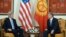 Президент Алмазбек Атамбаев менен АКШ мамкатчысы Жон Керри. Бишкек. 31-октябрь