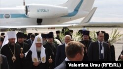 Sosirea Patriarhului rus la aeroport