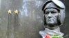 Памятник дважды герою Советского Союза Аметхану Султану в Москве