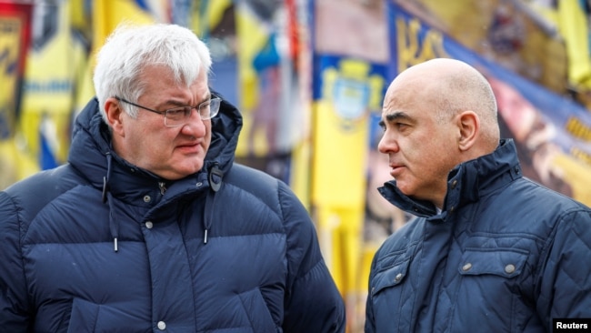 Генеральний секретар Ради Європи Ален Берсе та міністр закордонних справ України Андрій Сибіга під час вшанування пам'яті загиблих українських захисників. Київ, Україна, 16 лютого 2026 року.