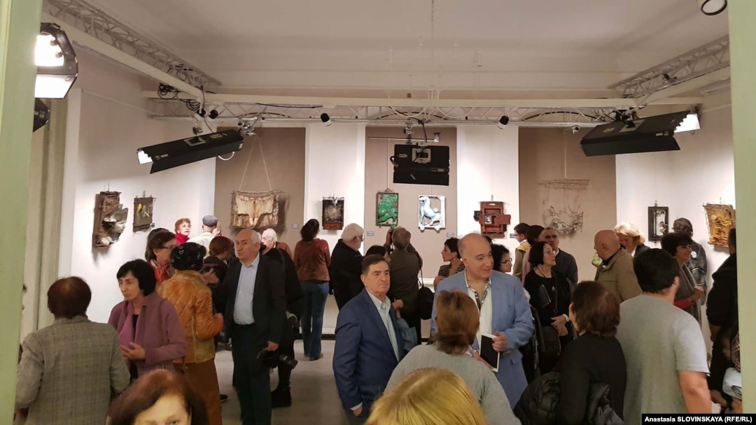 Первая выставка Вигена Вартанова прошла в его день рождения, 29 октября. По словам родных, в начале следующего года они планируют организовать выставку его фоторабот