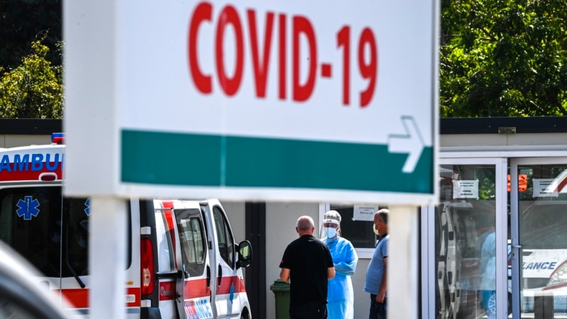 Vdekjet e të rinjve nga COVID-19 rrisin alarmin e kujdesit nga qytetarët maqedonas 