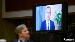 Shefi i Facebook-ut, Mark Zuckerberg, duke dëshmuar në një seancë të mëhershme dëgjimore në Komitetin e Senatit amerikan për Drejtësi.