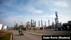 Rafinerija nafte u Brodu dok se još bavila preradom nafte (arhivska fotografija).