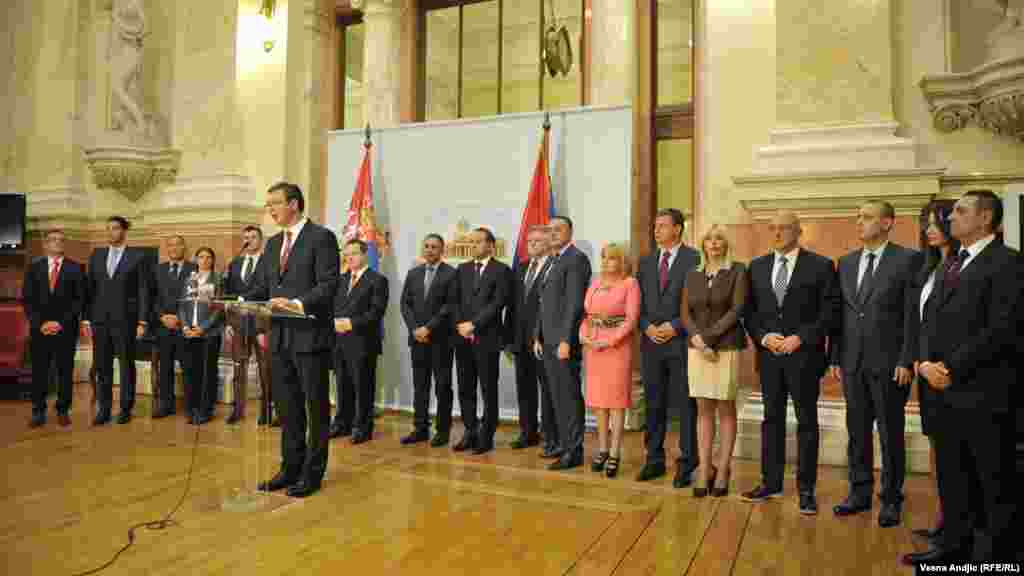 Premijer Aleksandar Vučić i članovi nove vlade Srbije, 11. avgust 2016.