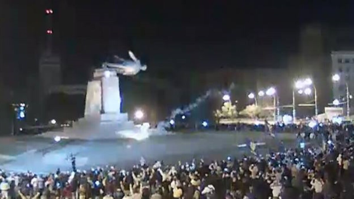 Ленін у Харкові впав