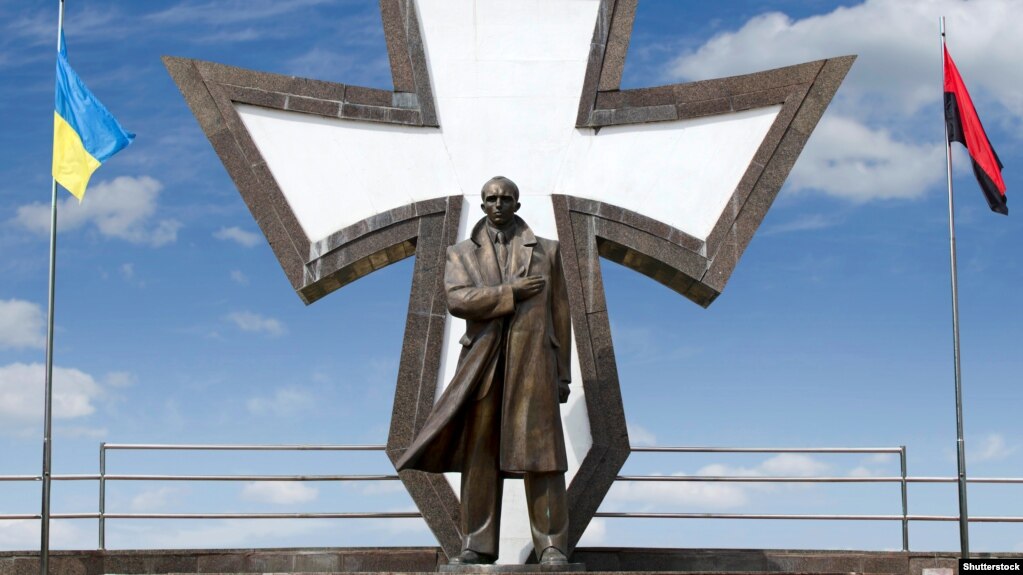 Пам'ятник Бандері в Івано-Франківську