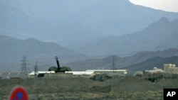 An antiaircraft gun position is seen at Iran's nuclear-enrichment facility in Natanz in September 2007.