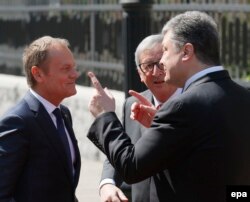 Donald Tusk, Petro Poroșenko și Jean-Claude Juncker in Kiev, 27 aprilie, 2015
