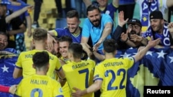 Igrači kosovske reprezentacije, slaveći pogodak na utakmici Bugarska - Kosovo, u okviru kvalifikacija za EURO 2020. (fotoarhiv)