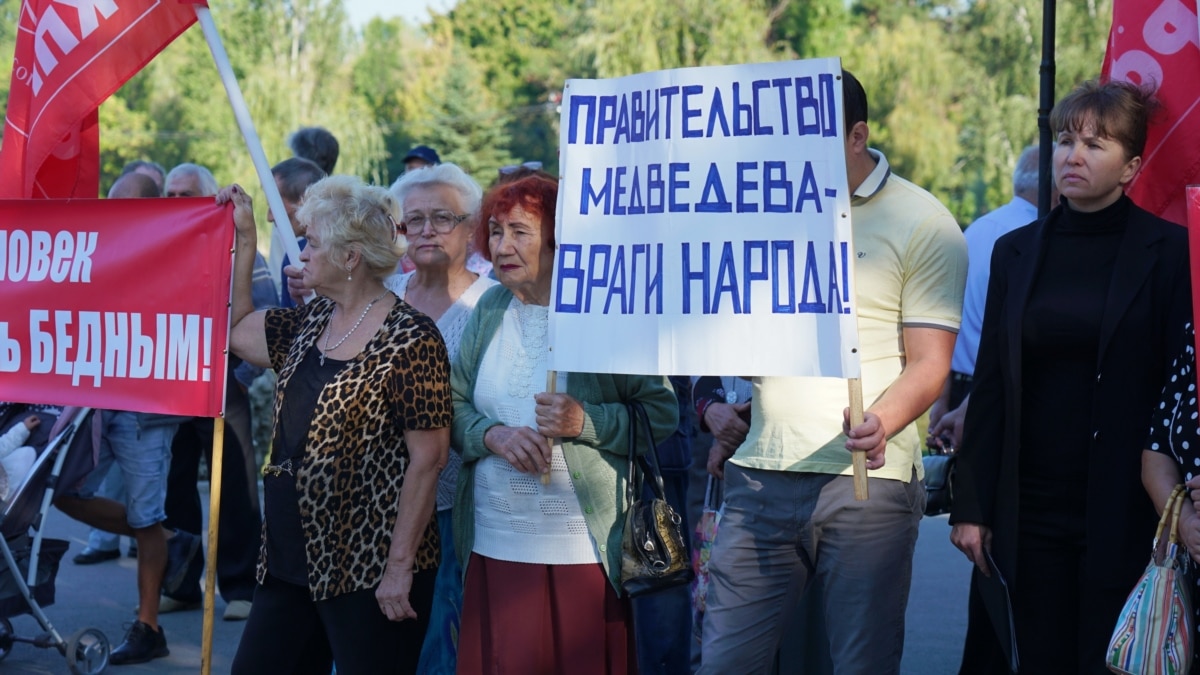 Пенсионный крым. Митинг в Крыму против Путина. Пикет против Крыма. Митинг против пенсионной реформы. Пенсионеры против Путина.