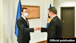 Kryeministri i Kosovës, Albin Kurti dhe përfaqësuesi i Posaçëm i Bashkimit Evropian për dialogun Kosovë-Serbi, Miroslav Lajçak.