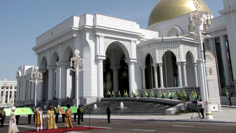 Türkmenistanyň prezidenti metbugat sekretaryny täzeledi