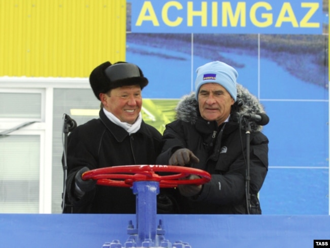 A commissioning ceremony for the first section of the Achimov deposits on November 13, 2008. On the left is the head of Gazprom, Aleksei Miller. On the right is Jurgen Hambrecht, chairman of the supervisory board of German industrial conglomerate BASF.