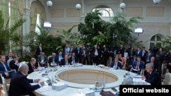 Liderii CSI la o întîlnire neoficială cu prilejul aniversării încheierii celui de-al Doilea Război Mondial în Europa