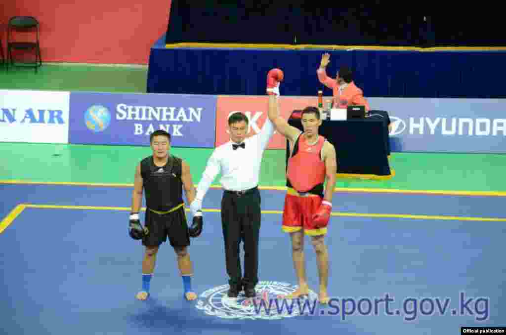 Чейрек финал үчүн&nbsp;беттеште Субанбек Божоев (65 кг. салмакта) непалдык Сомбир Таманганы жеңип алды. 