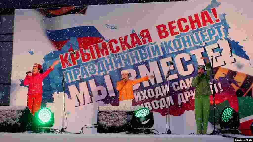 Окрім мітингу, в Казані пройшов «святковий» концерт під гаслами «Ми разом!» та «Приходь сам і приводь друзів!»