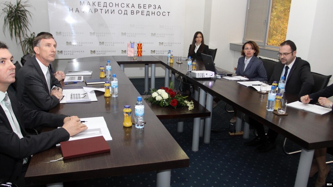 Амбасадорот на САД во Македонија Пол Волерс во посета на Македонската берза АД Скопје.