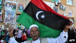 ليبيون يحتفلون بسقوط القذافي