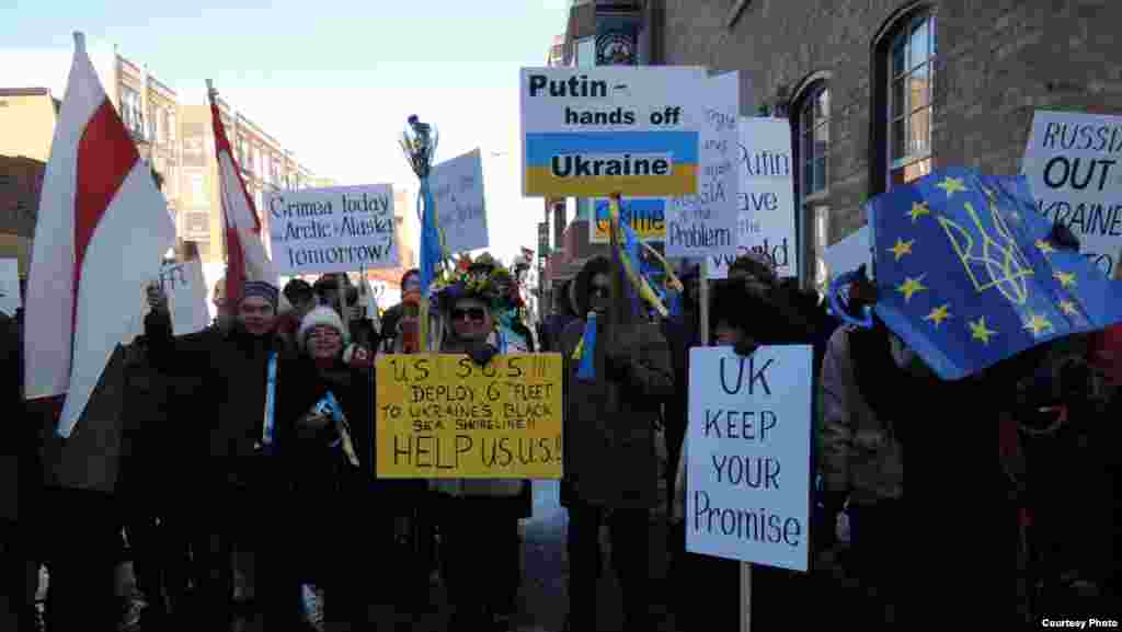 Демонстрация против военной интервенции России в Украине