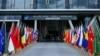 Steagurile țărilor din NATO la centrul de comandă aliat din Brunssum (Olanda) înaintea unei vizite a președintelui Germaniei, Frank-Walter Steinmeier, pe 11 iunie 2026. 