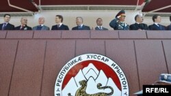 Любая власть, обладающая излишними полномочиями, в конченом счете уже не знает, что с этими полномочиями делать