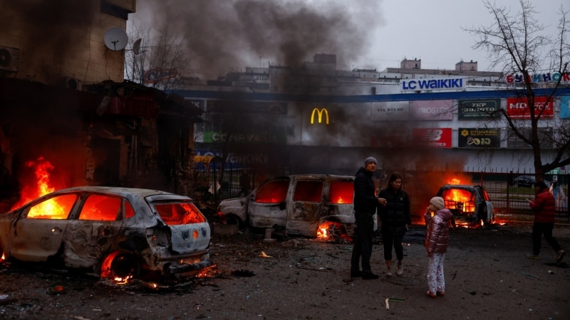 სულ მცირე ერთი დაიღუპა და 11 დაშავდა რუსეთის საჰაერო იერიშების შედეგად კიევში