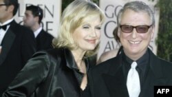 Mike Nichols (sağda) həyat yoldaşı Diane Sawyer ilə, 2005