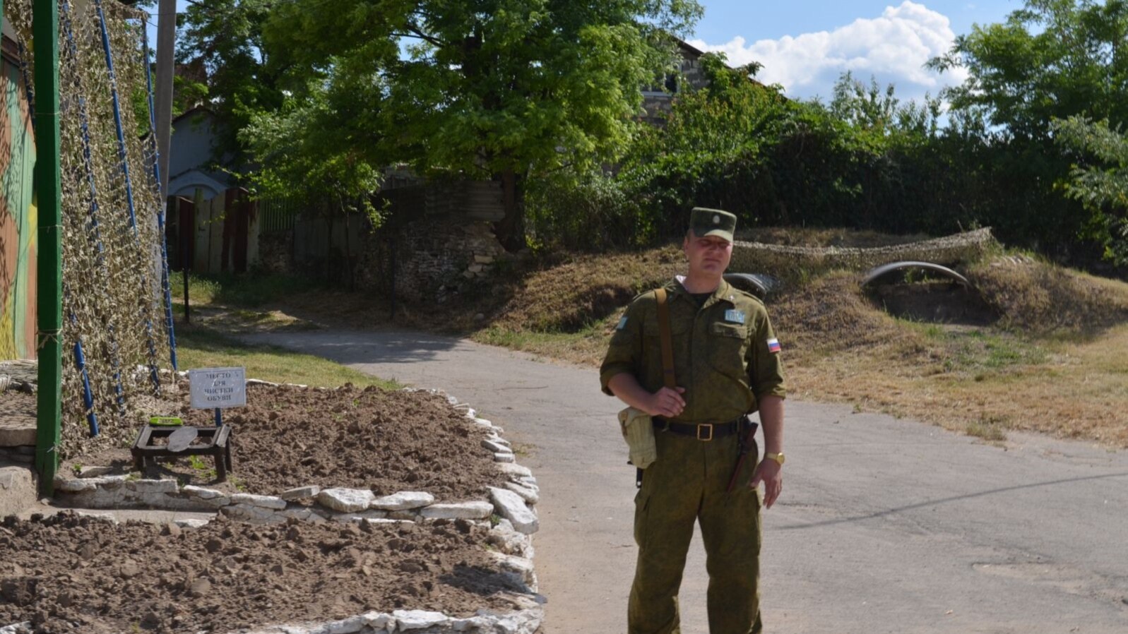 Un pacificator rus la Cocieri, 16 iunie, 2014. 