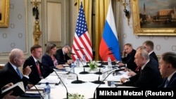 На переговорах президентов США и России в Женеве