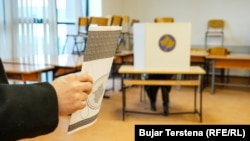 Votimi për zgjedhjet e 28 dhjetorit.