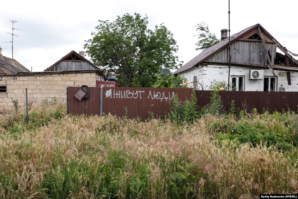 Rajoni i Donjeckut, qershor 2023. Fshati Blahodatne ishte një nga ata që u çliruan nga ushtria ukrainase gjatë kundërofensive ushtarake të Ukrainës në verën e vitit 2023, kur Nuzhnenko bëri këtë foto. Në dhjetor 2024, Blahodatne u ripushtua.