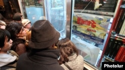 Armenia - Spectators line up outside a box office to be refunded for the last-minute cancellation of a performance at the National Opera and Ballet Theater in Yerevan, 10Feb2014.