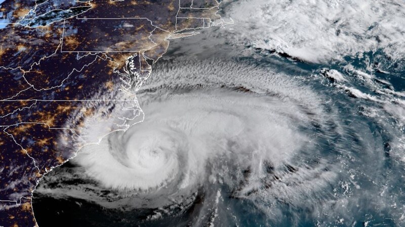 Uragani Dorian forcohet, javën e ardhshme pritet ta godasë Floridën