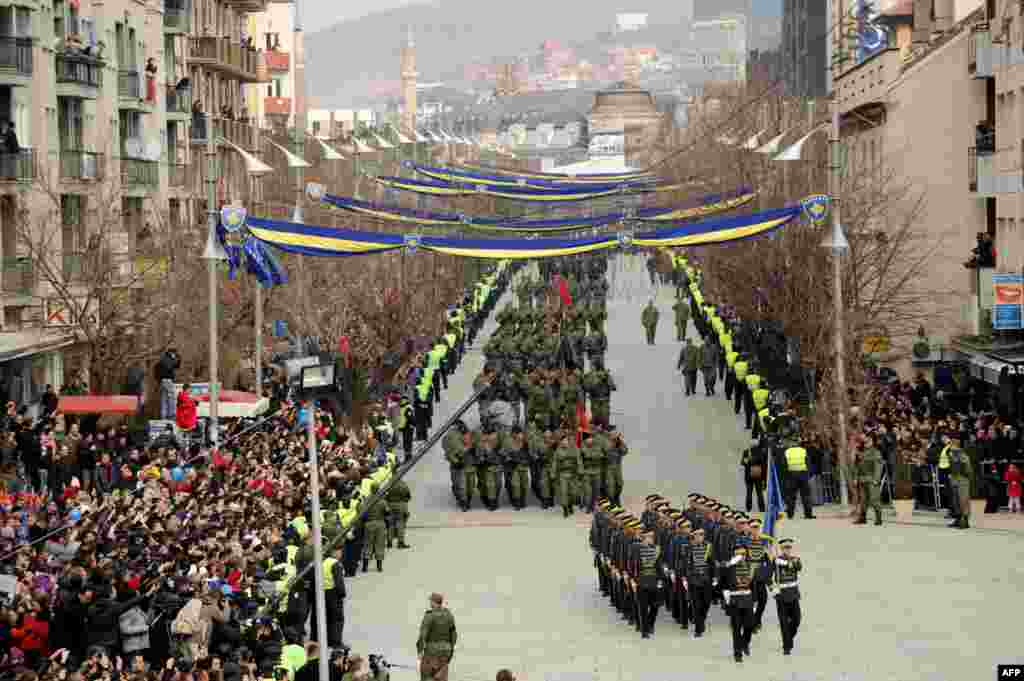 Kosovo - Paradă militară la Pristina
