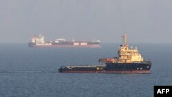  A handout photographer released by the British Ministry of Defence on September 28, 2019 shows the UAE-flagged Offshore Support Vessel Mubarak Spirit (R) sailing in front of British-flagged oil tanker Stena Impero after its release by Iran.