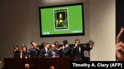 La vânzarea pânzei lui Leonardo da Vinci „Salvator Mundi" la Christie's New York, 15 noiembrie 2017