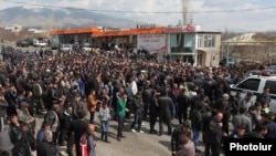 Armenia - Farmers in Aragatsotn province block a highway in protest against construction of a hydroelectric plant, 19Mar2014.