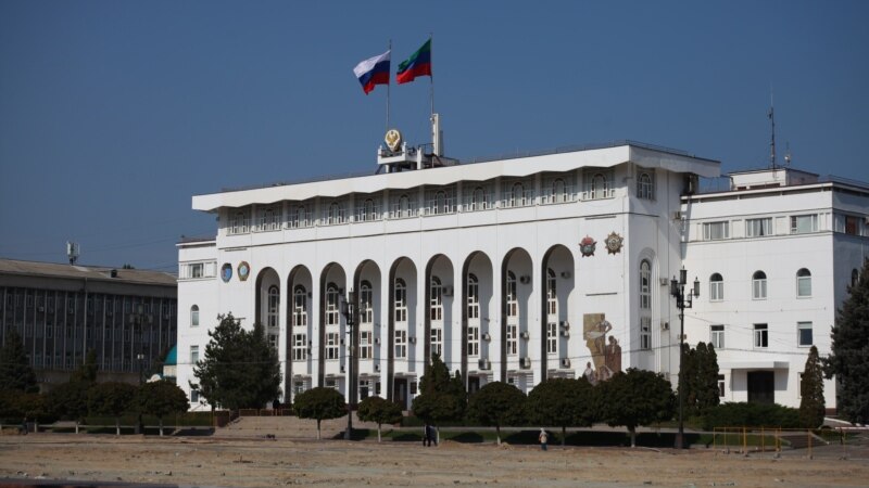 Администрация Дагестана закупила у единственного поставщика айфон за 163 тысячи рублей