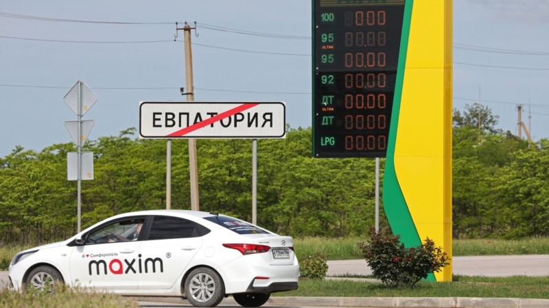 У Криму «на кілька днів» повністю обмежили продаж бензину за готівку – Аксьонов