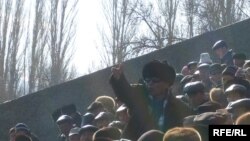 Kyrgyzstan -- Revolutionary Committee-Led Opposition Gathering Held in Talas 18nov2008 