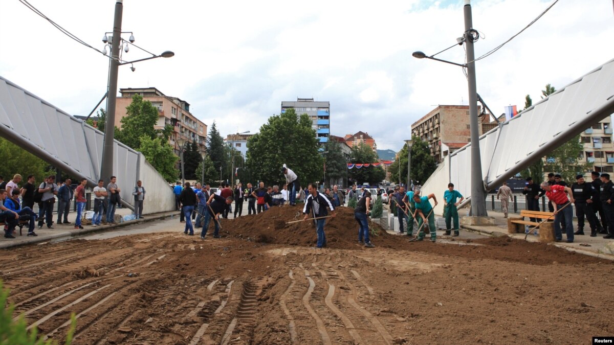 Serbs In Kosovo Again Block Mitrovica Bridge