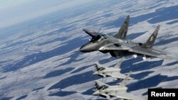 Болтиқбўйи ҳаво ҳудудини назорат қилаëтган НАТО қирувчи учқичлари.