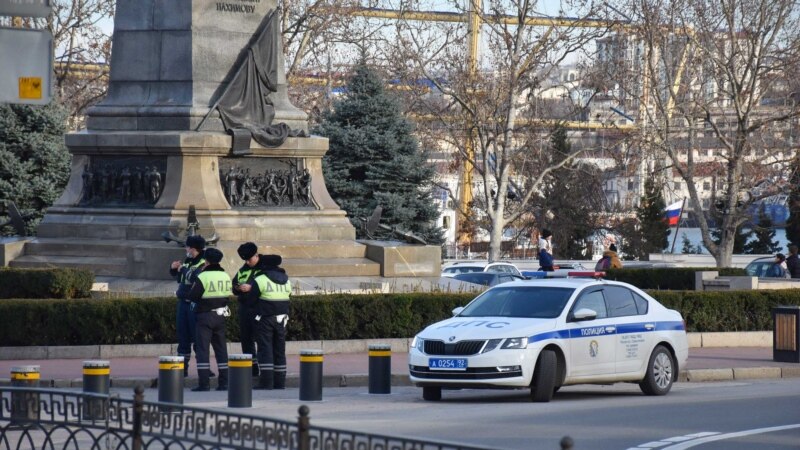 В Севастополе российская полиция усиленно патрулирует площадь Нахимова (+фото)