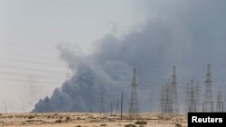 Zjarri në rafinerinë në Abqaiq, pas sulmeve me dronë.