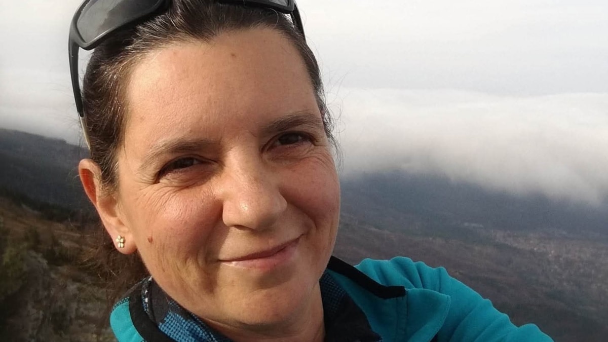 Тя събира доброволци и хора в инвалидни колички сред природата.