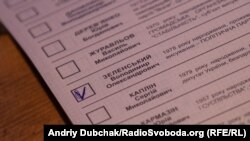 Зеленського підтримують люди від 18 до 29 років, однак їхня активність на виборах знизилася з 2014 року, уточнює соціолог Михайло Міщенко