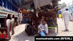 شماری از مهاجرین افغان در پاکستان که می‌خواهد به کشور شان بر گردند.